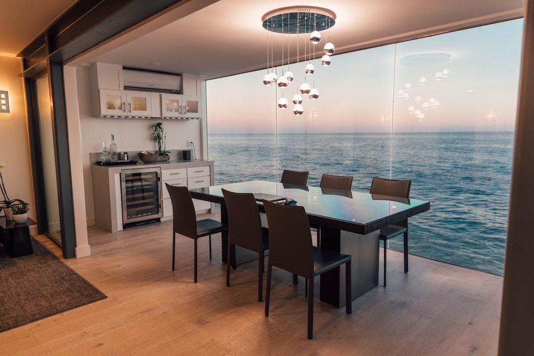 Oceanside Dining Room

If you find my photos useful, please consider subscribing to me on YouTube for the occasional photography tutorial and much more - https://bit.ly/3smVlKp
